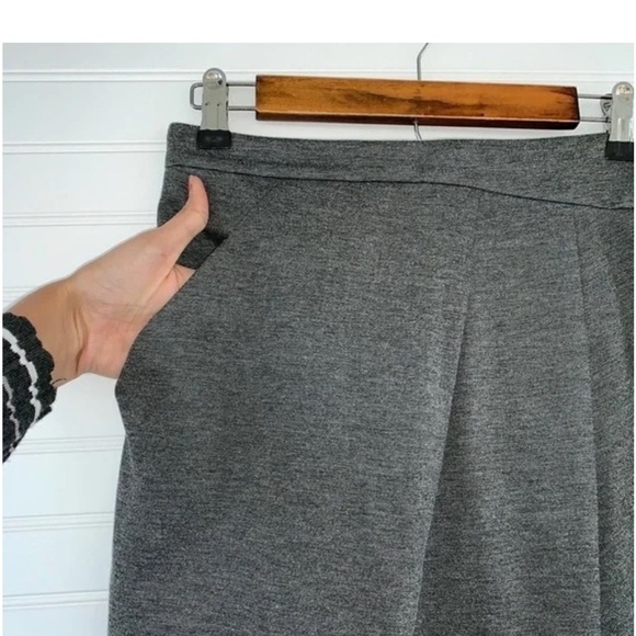 Akris Punto pocketed Gray Knee-Length Pleated Skirt - Picture 3 of 8